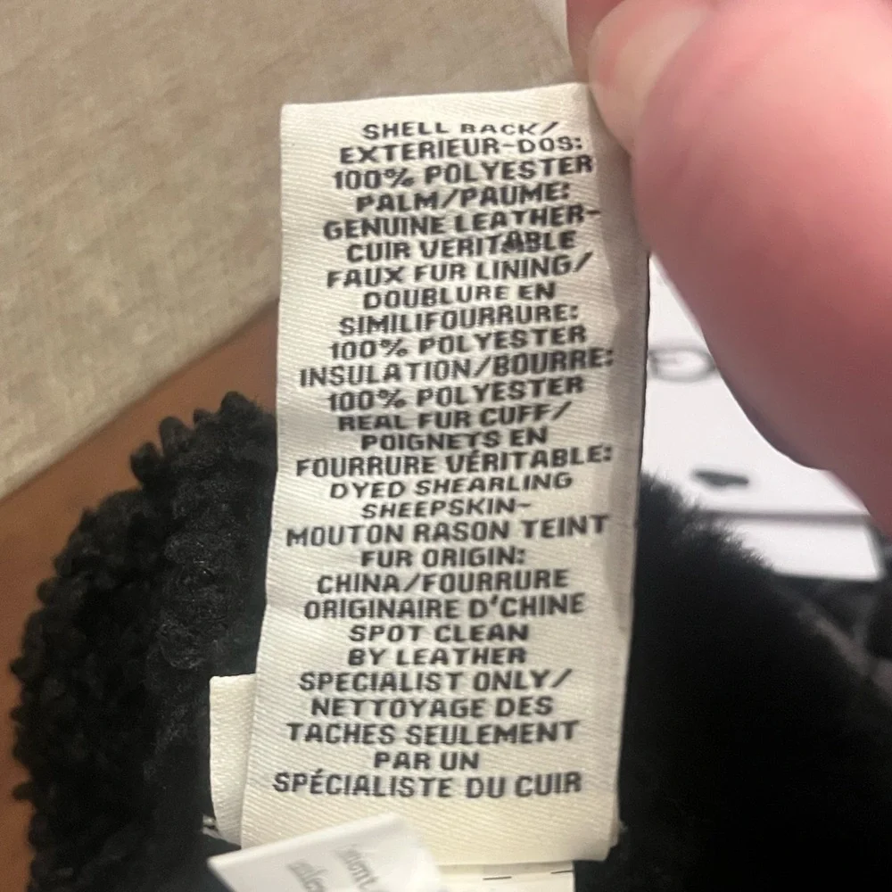 NWT Ugg gloves‎ with faux fur trim